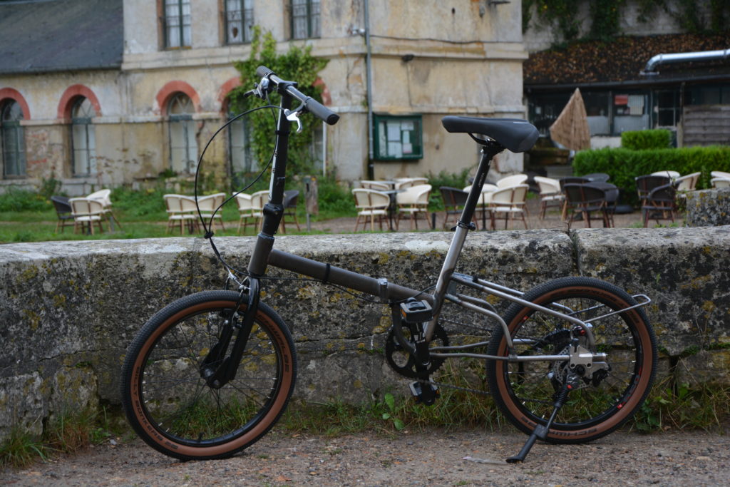 Vous cherchez un vélo pliant innovant, fonctionnel et compact pour vos déplacements quotidiens ? Ne cherchez plus ! MyLuluBike est là pour vous.
